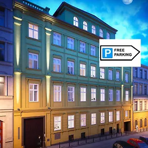 The Dante - Family With Free Parking Apartment Prag