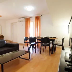 Suitable Summer Apartment Pula